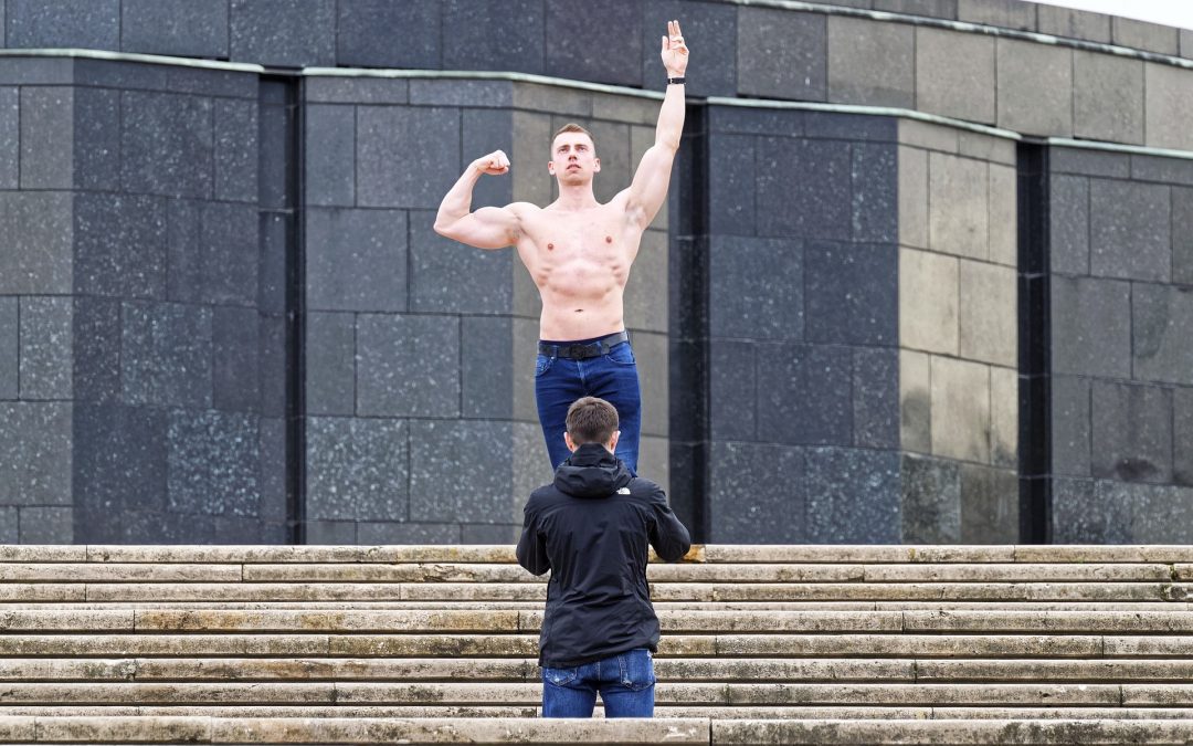 ‘Twee exen zeiden me dat mijn buik een probleem was. Toen begon ik te twijfelen’: zes bekende mannen over hun lichaam